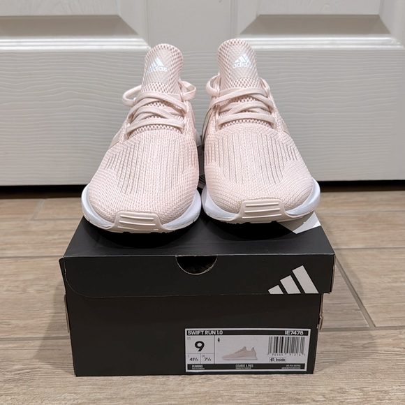 Adidas Women Swift Run 1.0 Shoes (Size: 9) - Picture 2 of 5